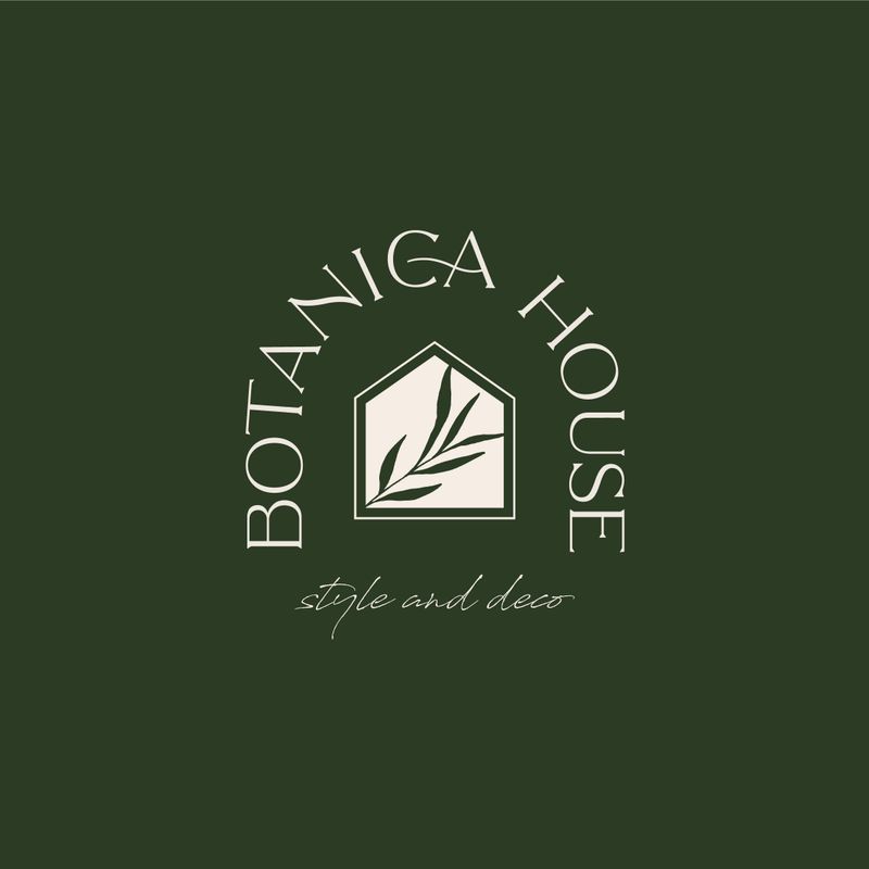 El actual logo de Botánica House combina nuestra esencia con el emblema de una casita.