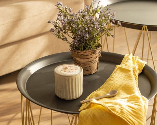 Plantas artificiales con flor