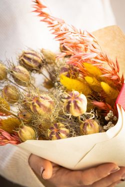Alegre bouquet variado de flores Phoenix
