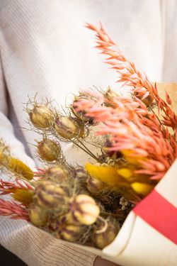Alegre bouquet variado de flores Phoenix