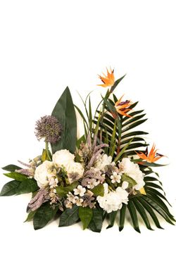 Alegre centro de flores para cementerio con flores artificiales de aves del paraíso