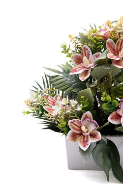 Armoniosa jardinera para cementerio con base de cerámica