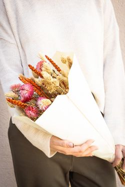 Armonioso bouquet variado de flores secas Hippy