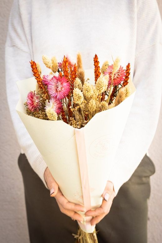 Armonioso bouquet variado de flores secas Hippy