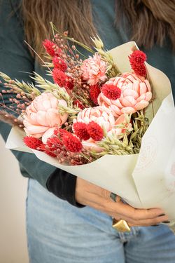 Bouquet Flourish Delighted Carry