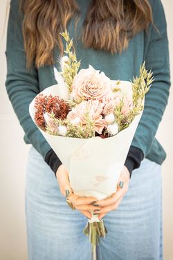 Bouquet Flourish Delighted Donna