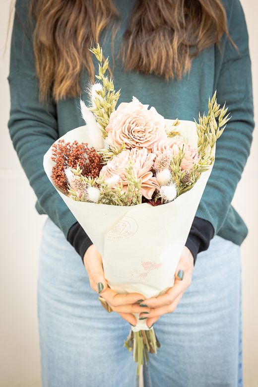 Bouquet Flourish Delighted Donna