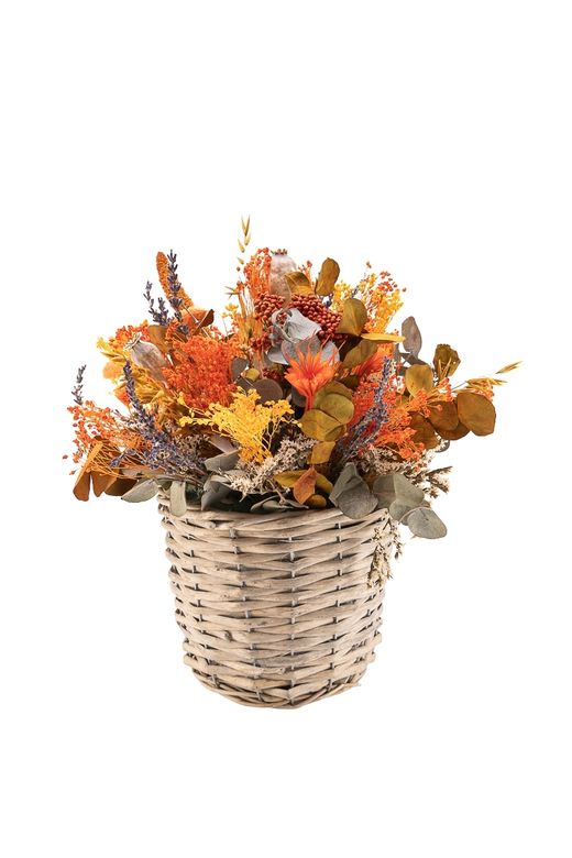 Cálidas flores para este centro en tonos anaranjados y naturales