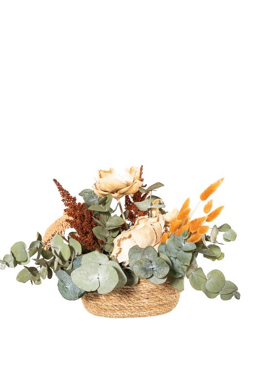Cálido centro de flores secas y preservadas en tonos naranja