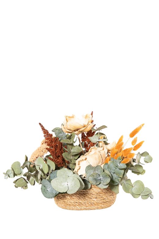 Cálido centro de flores secas y preservadas en tonos naranja