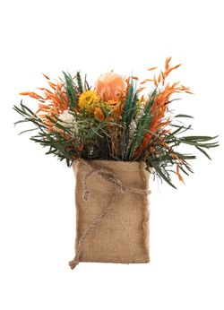 Cálido centro en tonos naranjas, verdes y naturales