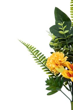 Cálido pomo floral de cementerio con dalia en tono naranja