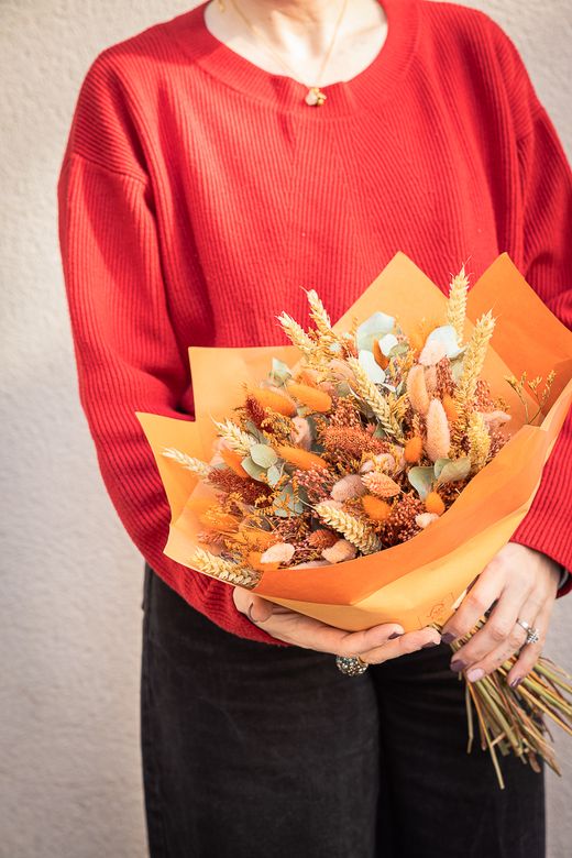 Cálido y Vibrante ramo de flores secas y preservadas en color naranja