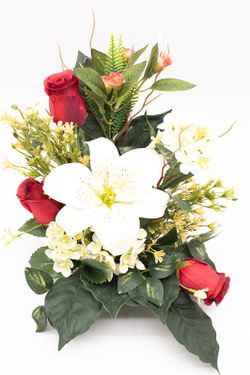 Centro de flores artificiales para cementerio con lirio en color rojo