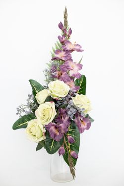 Ramo de flores artificiales para cementerio con gladiolos en color morado y roas en color natural