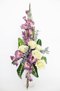 Ramo de flores artificiales para cementerio con gladiolos en color morado y roas en color natural