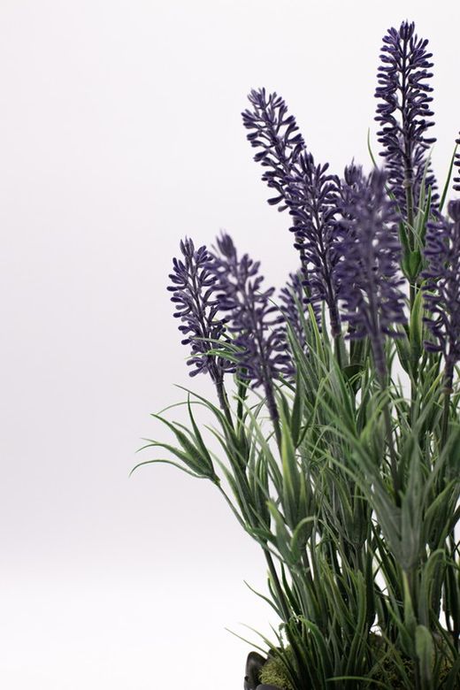 Centro de flores de lavanda artificial