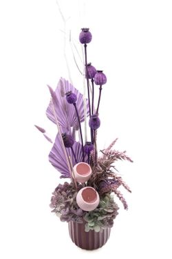 Centro de flores secas con hortensia preservada en color morado y lila
