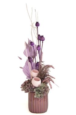 Centro de flores secas con hortensia preservada en color morado y lila