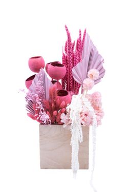 Centro natural rosa en caja de madera. Elegancia Floral