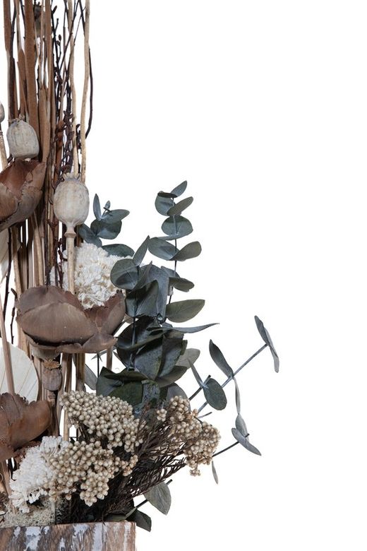 Centro rústico en madera con flores secas en tonos naturales