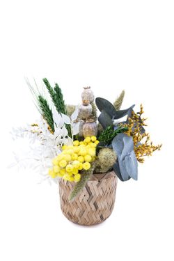 Cesto natural en tonos amarillos. Toda una frescura silvestre