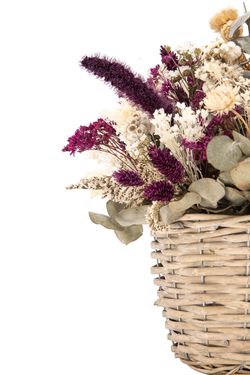 Delicado centro de flores secas en tonos lilas y blancos