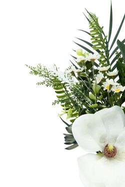Delicado pomo floral de cementerio con magnolia blanca