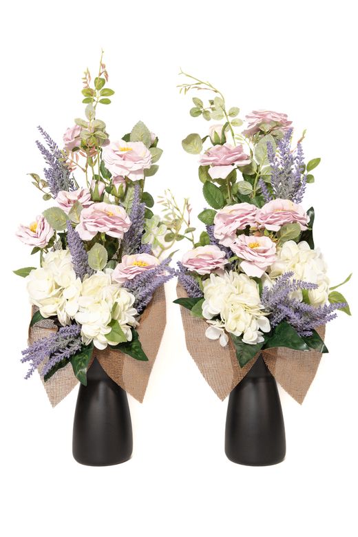 Delicado ramo de flores para cementerio con rosas artificiales en color rosa