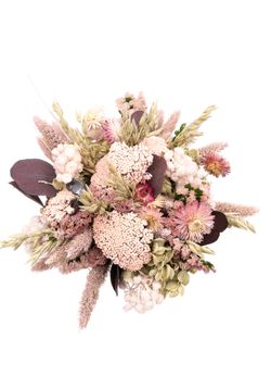 Delicado ramo de novia de flor seca y preservada en tonos rosados