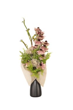 Delicado y sofisticado ramo de cementerio con gerberas rosadas