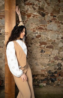 Diadema reversible de lado con flores secas para peinado de novia