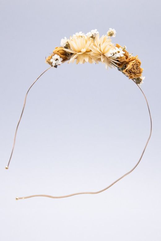 Diadema reversible de lado con flores secas para peinado de novia