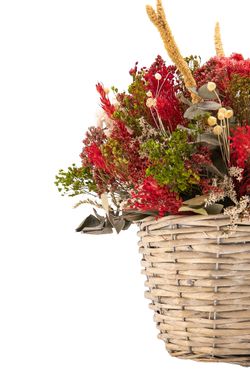 Elegante centro en tonos rojos, verdes y blancos