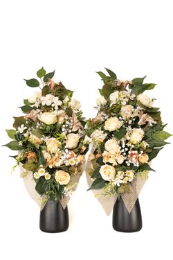 Elegante ramo con rosas amarillas para cementerio