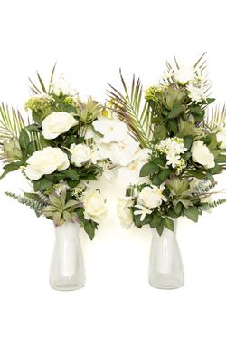 Elegante ramo de cementerio con orquídeas y rosas blancas
