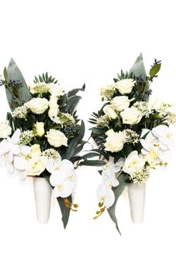 Elegante ramo de flores para cementerio con orquídeas blancas