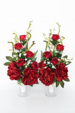 Elegante y clásico ramo de flores para cementerio en colores rojo