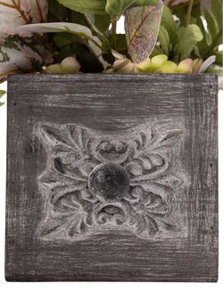 Encantador centro artificial en tonos salmón y rosado