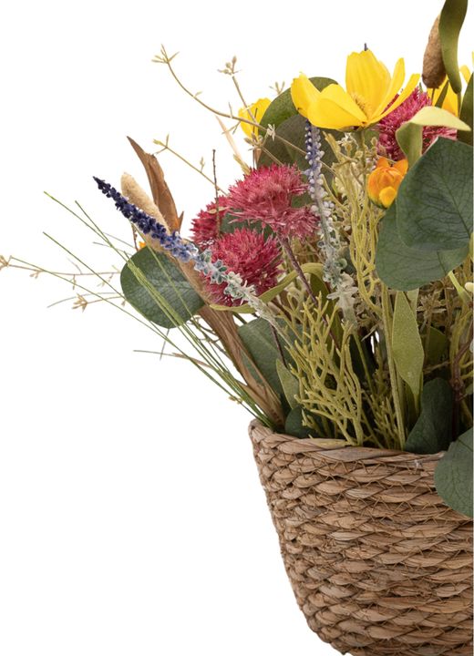 Encantadora cesta en tonos amarillos y morados de flor artificial