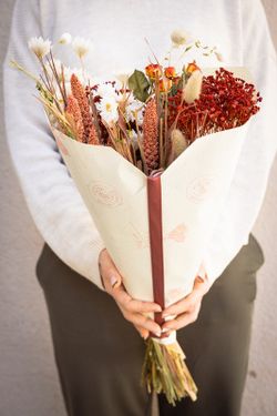 Energizante bouquet variado de flores Lady in Red