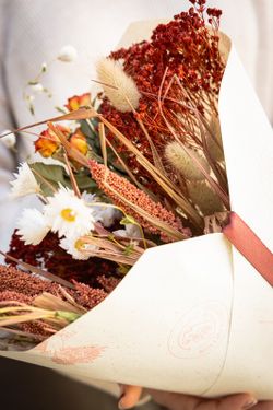 Energizante bouquet variado de flores Lady in Red