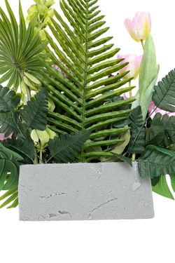 Equilibrada jardinera para cementerio en tonos morados y rosas