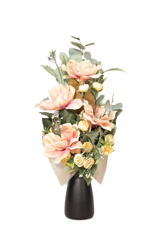 Espectaculares flores de magnolio artificial para este ramo de flores de cementerio.