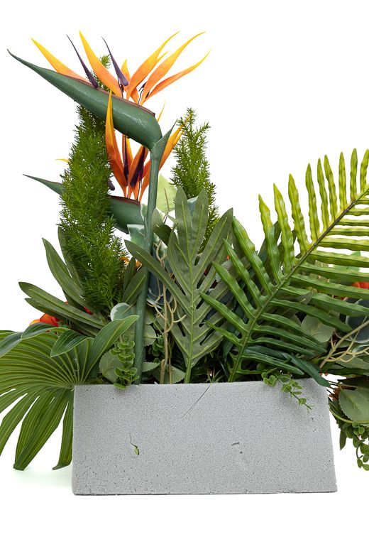 Exótica jardinera de cementerio en naranja y salmón