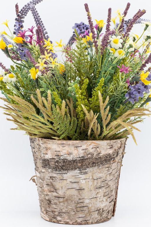 Flores silvestres em vaso de flores naturais