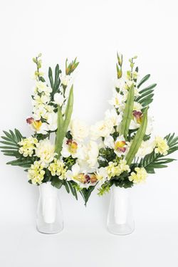 Gran ramo de flores para nichos y tumbas en color blanco