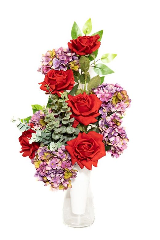 Gran ramo de flores con rosas rojas artificiales, todo un clásico