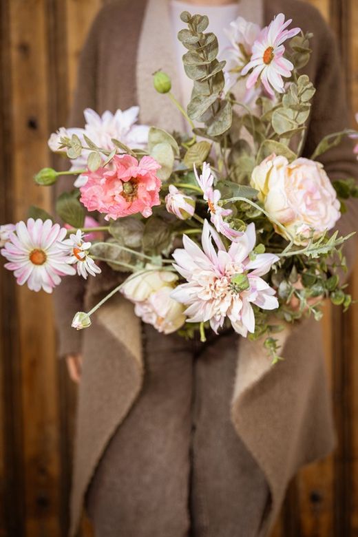 Increíble ramo de flores artificiales con amapolas y rosas artificiales