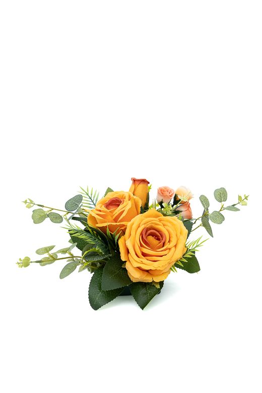 Intensidad para este pequeño centro floral de cementerio en color naranja